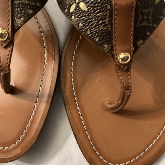 (PRE-OWNED) Authentic Louis Vuitton Flat Thong Sandal (Color: Brown) - Picture 5 of 7
